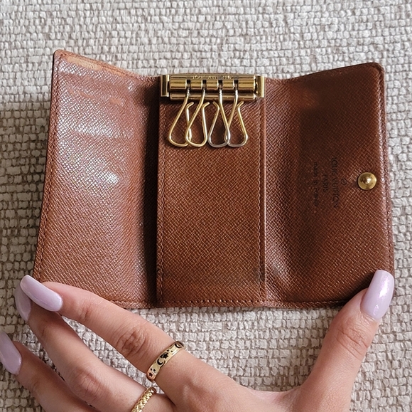 Louis Vuitton Authentic Key Holder - Picture 3 of 14